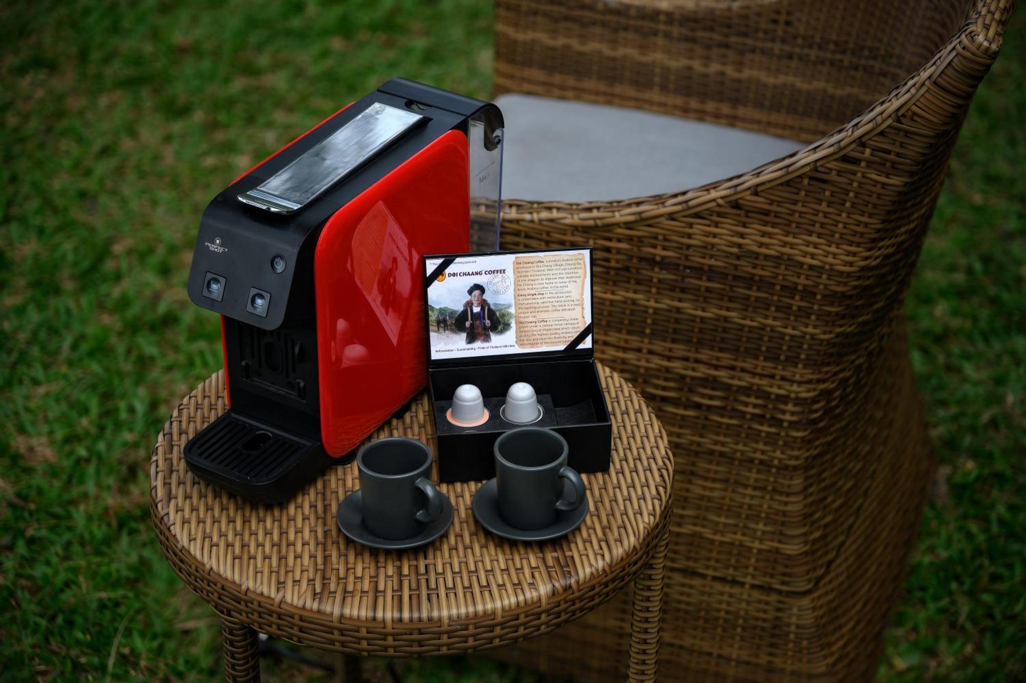 Thavorn Beach Village Resort & Spa Phuket Kamala Beach Cameră foto A single serve coffee machine