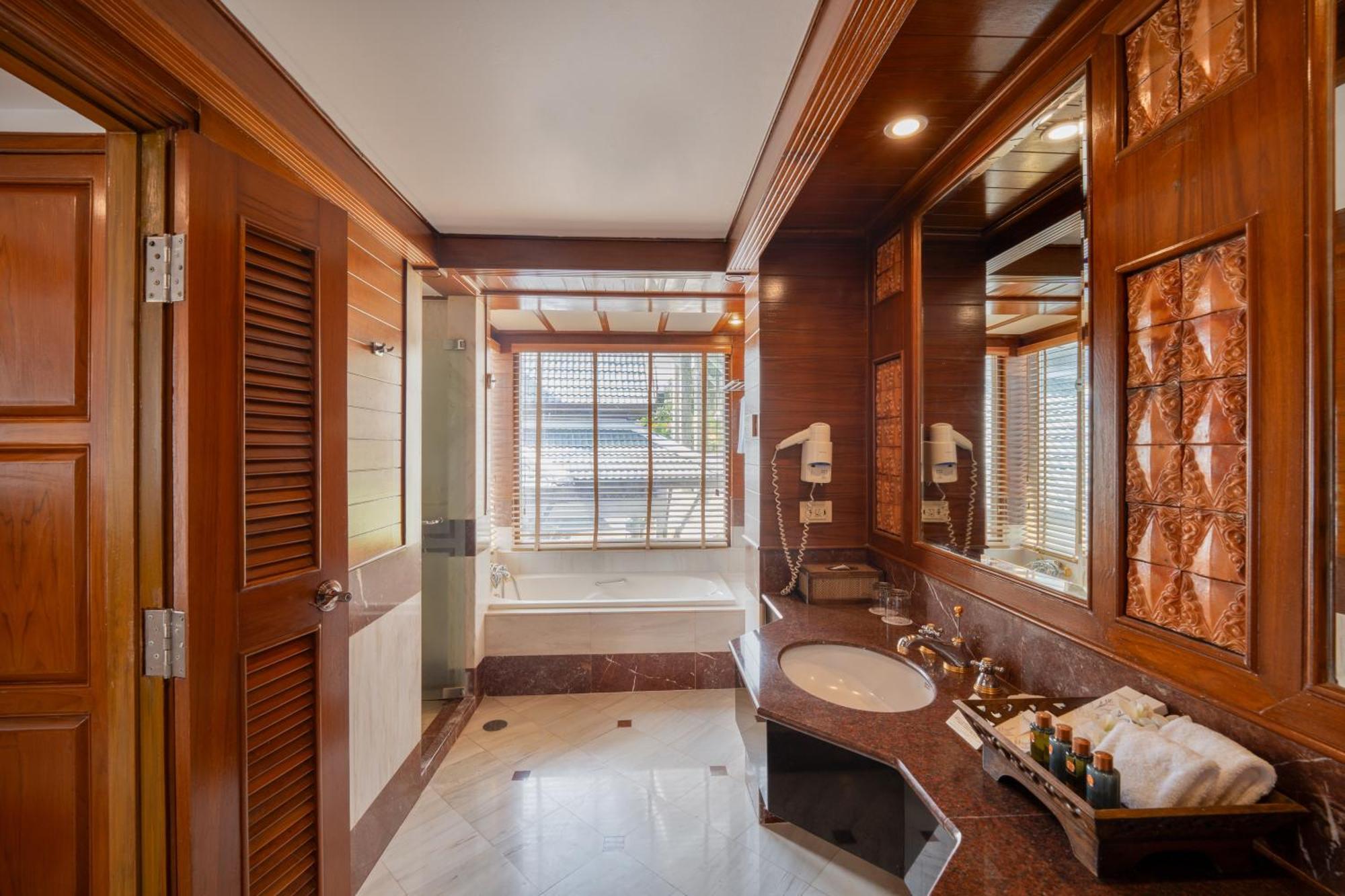 Thavorn Beach Village Resort & Spa Phuket Kamala Beach Exterior foto Bathroom