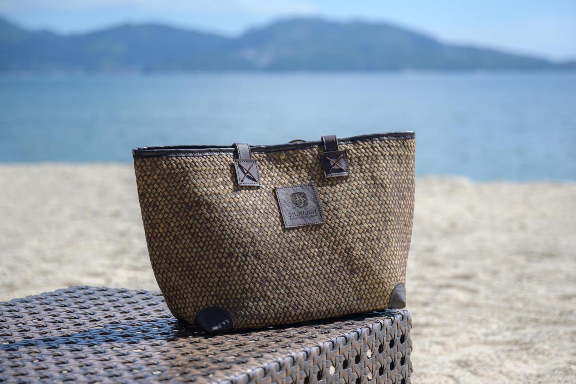 Thavorn Beach Village Resort & Spa Phuket Kamala Beach Exterior foto A bag made of abaca