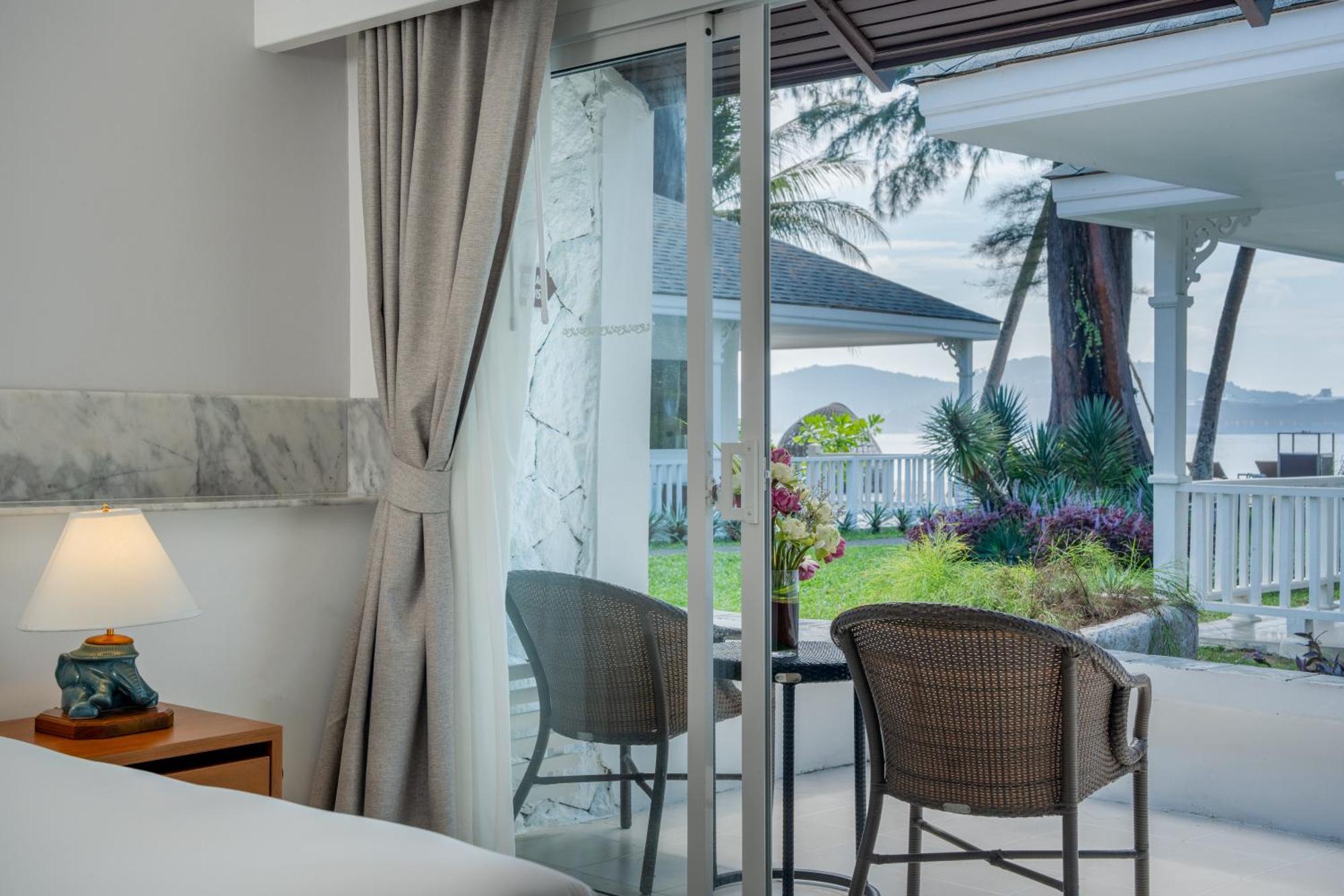 Thavorn Beach Village Resort & Spa Phuket Kamala Beach Exterior foto A view of the garden from the bedroom