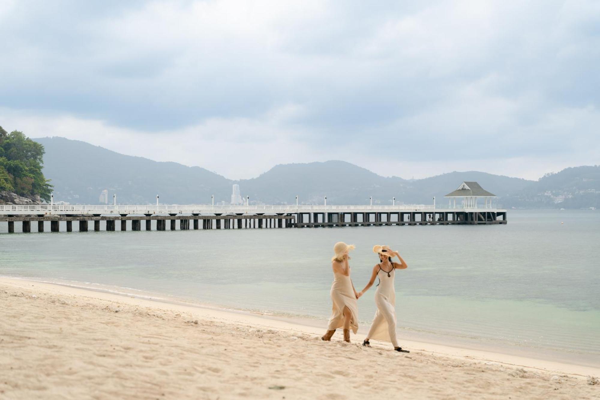 Thavorn Beach Village Resort & Spa Phuket Kamala Beach Exterior foto The beach at the InterContinental