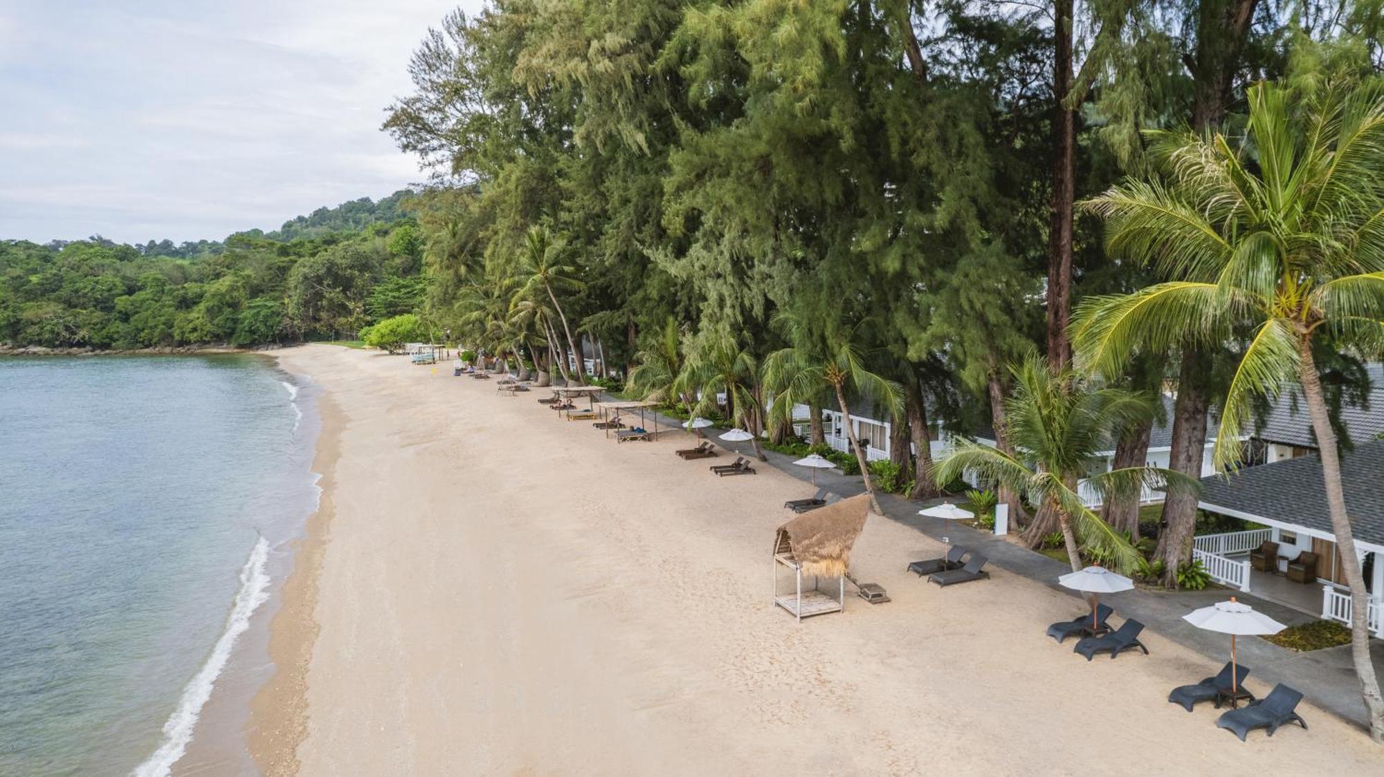 Thavorn Beach Village Resort & Spa Phuket Kamala Beach Exterior foto The beach at the resort