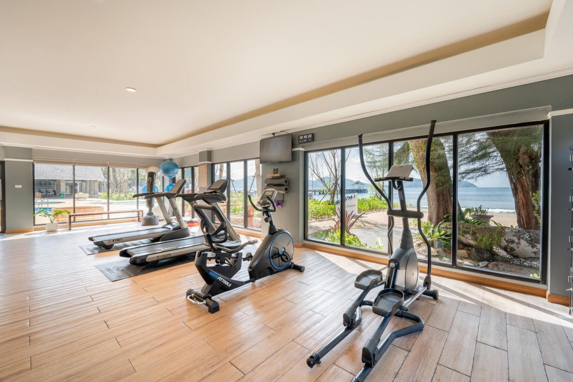 Thavorn Beach Village Resort & Spa Phuket Kamala Beach Exterior foto The gym at the resort