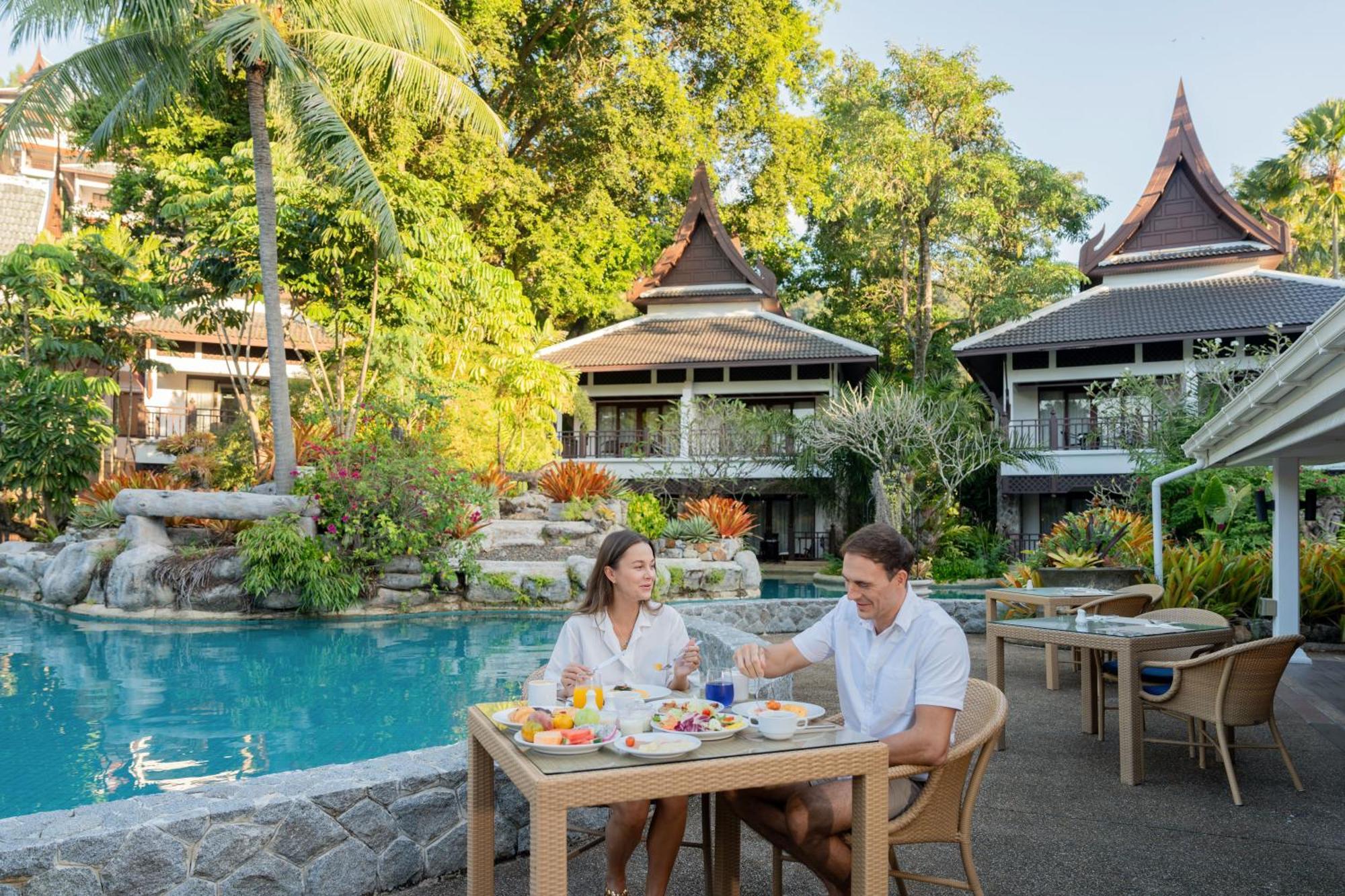 Thavorn Beach Village Resort & Spa Phuket Kamala Beach Exterior foto The resort's pool